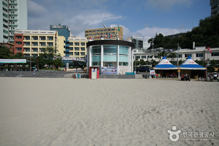 Sea and beach at Songdo