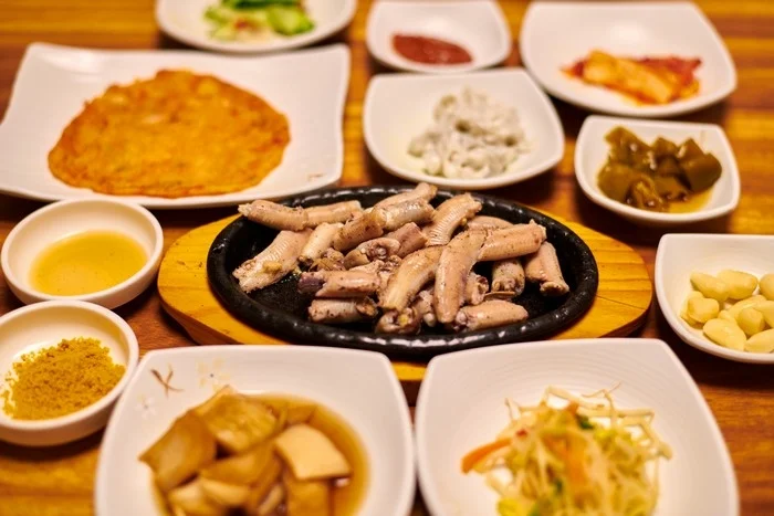 Restaurant table at Gijang Jonggajip Gomjangeo