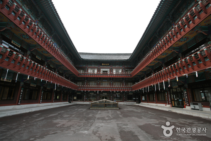 Temple architecture at Samgwangsa