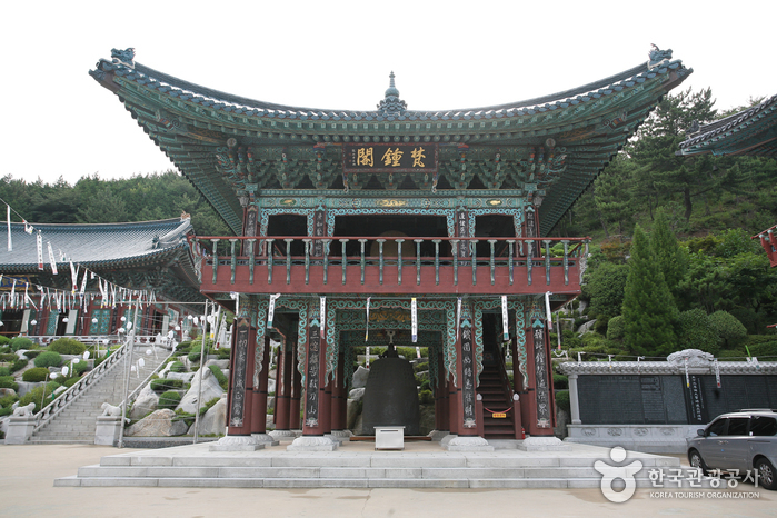 A view across Samgwangsa Temple