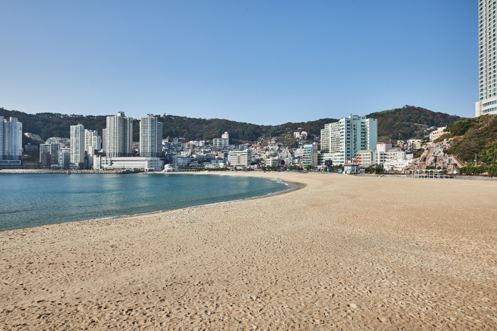 Songdo Beach and its urban coastline